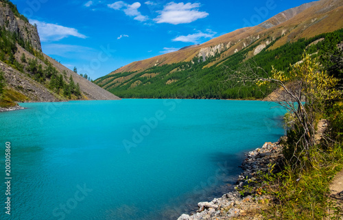 Fototapeta Naklejka Na Ścianę i Meble -  Mountain landscape. Mountain lake Shavlinskoe in the republic of Altai.