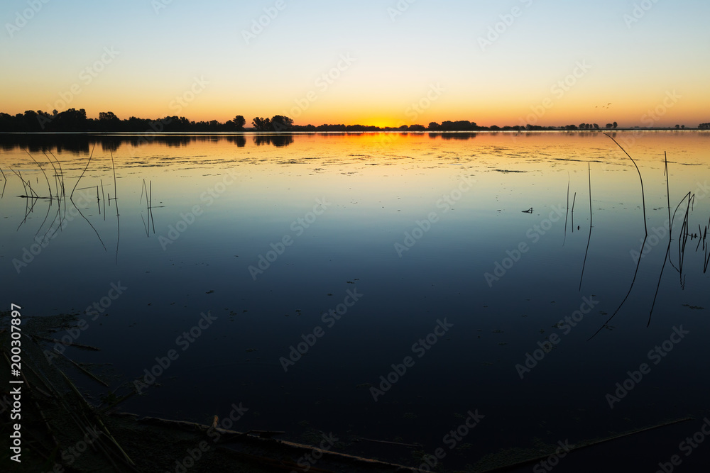 Obraz premium Sunset on lake