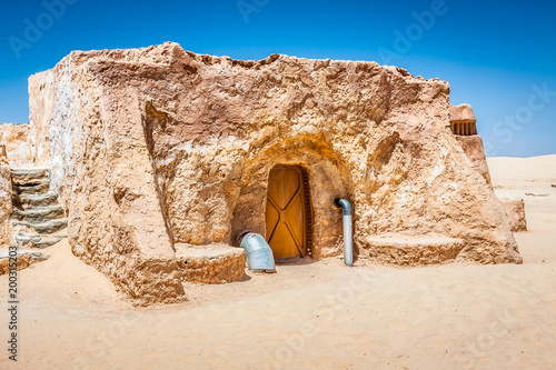 Obraz na płótnie Buildings in Ong Jemel, Tunisia. Ong Jemel is a place near Tozeur, where the movies Star wars w salonie