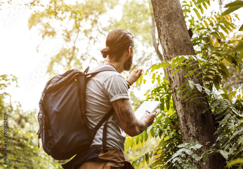 Εκτύπωση καμβά Biologist in a forest