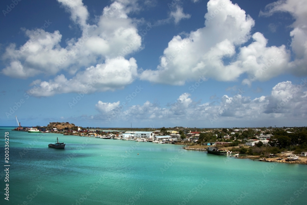 Obraz premium Blue sky & turquoise water. Cruising out of the port of St John's, Antigua on a beautiful day, Caribbean.