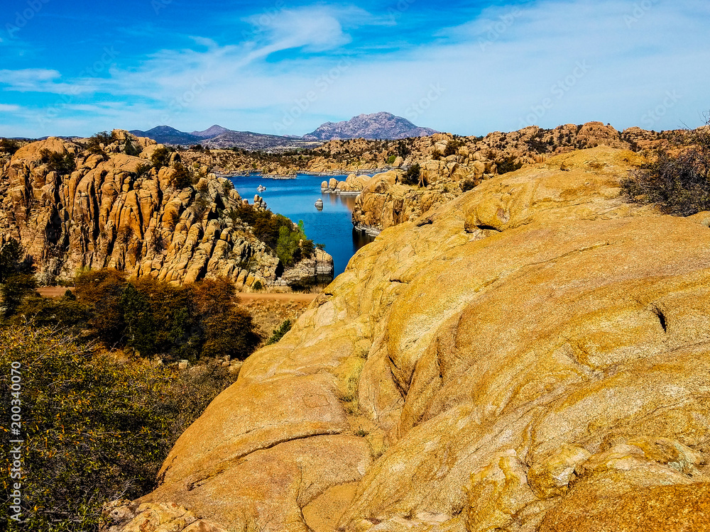 Φωτογραφία The new Easter Island Trail in the Granite Dells area of Watson Lake in Prescott, Arizona, exhibits splendid views of the entire area