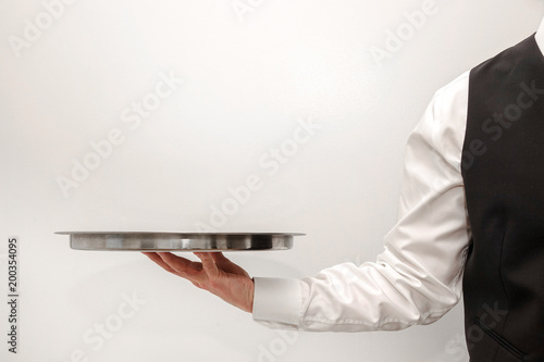 A waiter / butler in white ...