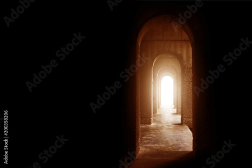 Slika na platnu Silhouette of the cross at the end of tunnel with ray of sunlight behind