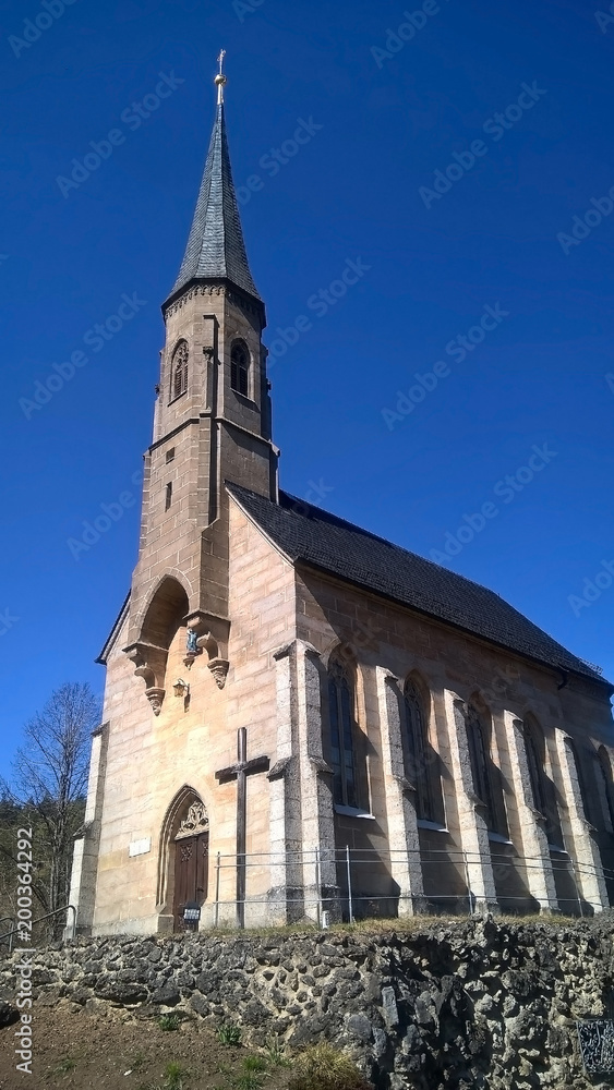 Fototapeta premium neugotische Kapelle Maria Hilf, Kleinziegenfeld, Weismain, Landkreis Lichtenfels, Oberfranken, Bayern, Deutschland