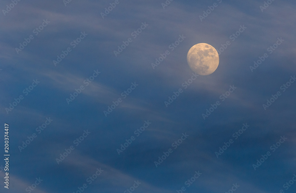 Luna llena al atardecer Luna llena al atardecer