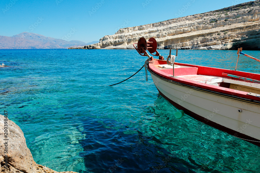Bateaux de pêche dans la baie de Matala en Crète