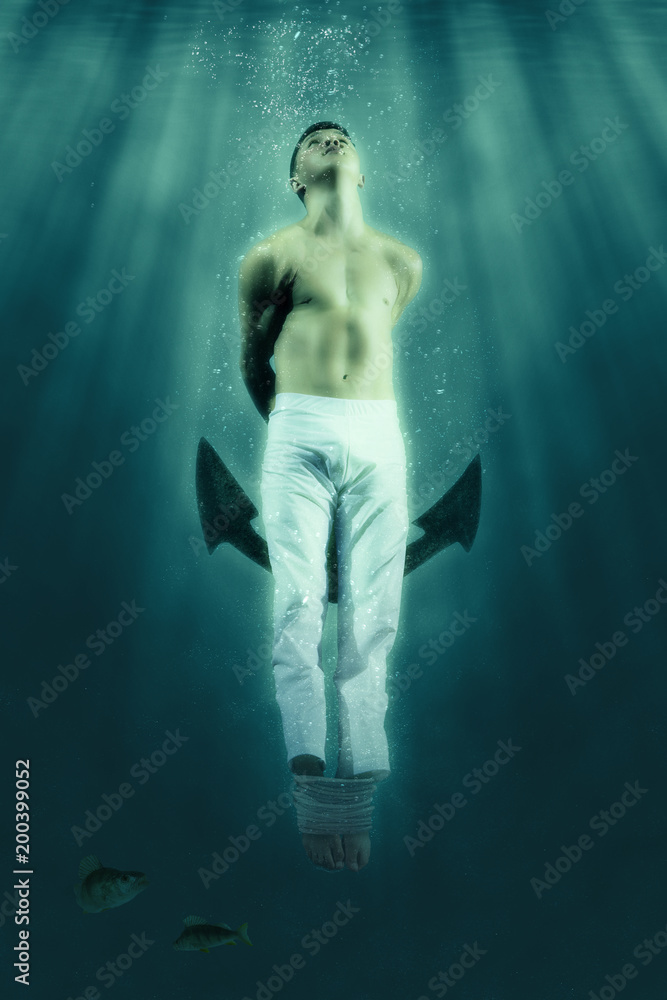Fototapeta premium Man floats underwater