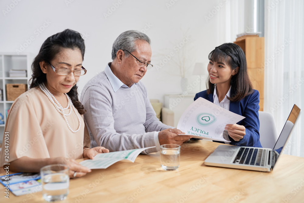 Reading insurance policy Reading insurance policy