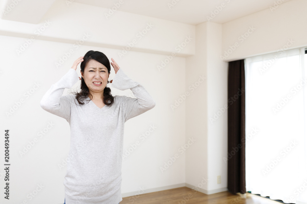 女性と住宅イメージ 女性と住宅イメージ