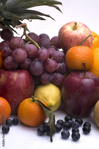 primo piano di una composizione di frutta 