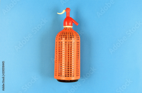 Fotografie siphon bottle on blue