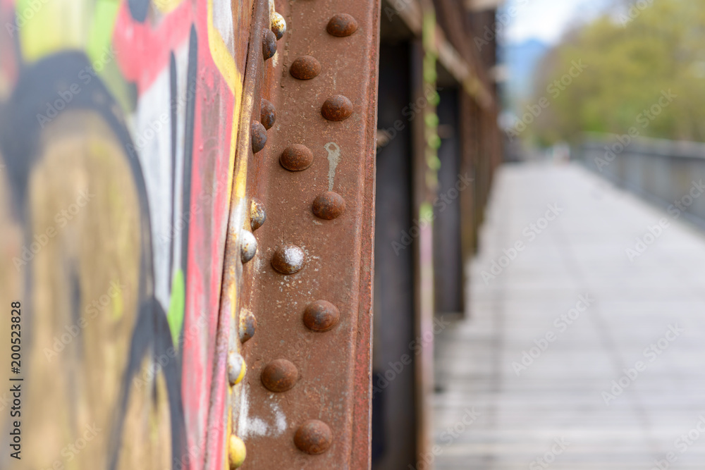 Obraz premium Deserted old rusty iron bridge with graffiti