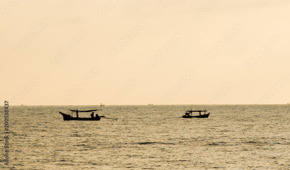 Naklejka premium Sunrise on the sea in the beautiful sky 