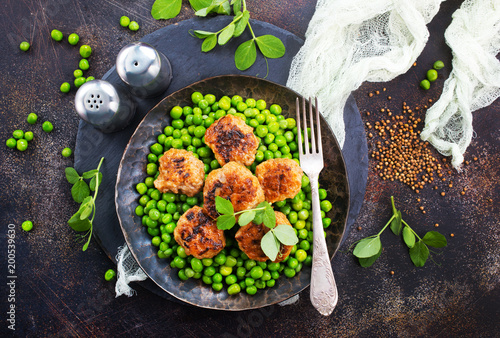 green peas with cutlets