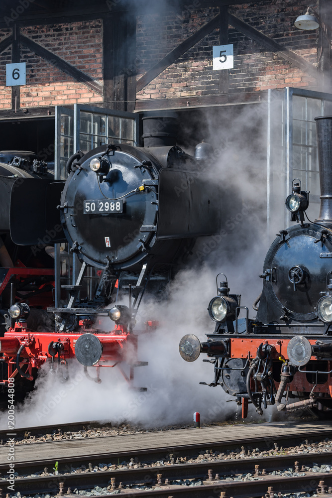 Obraz premium Dampflokomotive im Süddeutschen Eisenbahnmuseum in Heilbronn