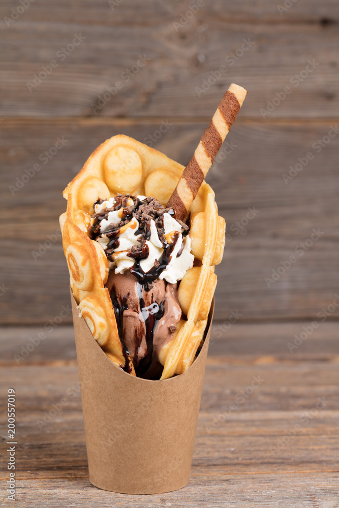 Bubble Waffel mit Schokolade to go StockFoto Adobe Stock