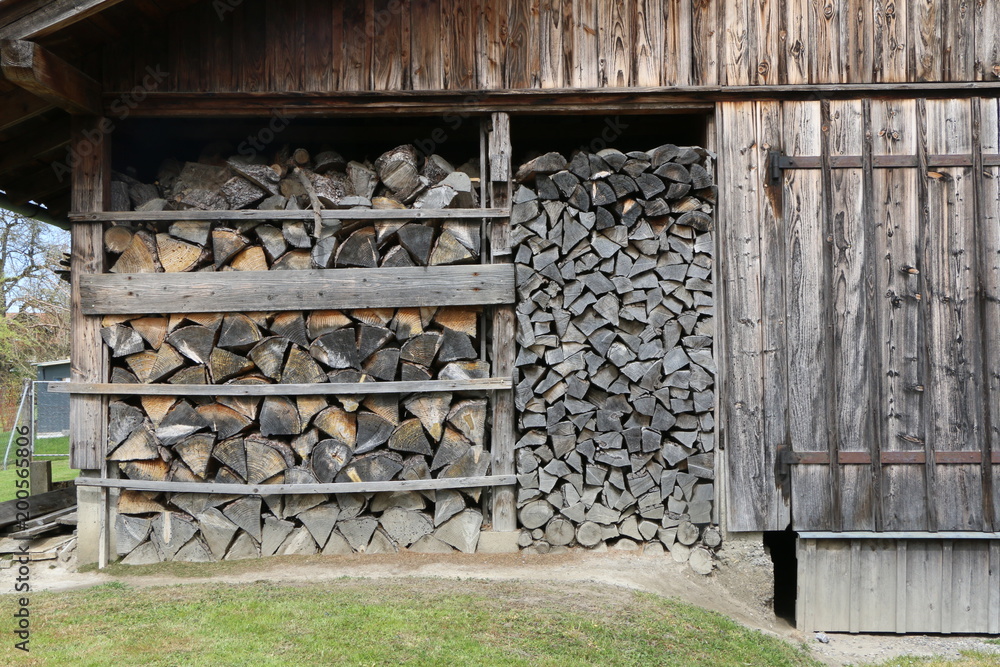 Wooden hut with firewood, Holzhütte mit Brennholz Wooden hut with firewood, Holzhütte mit Brennholz