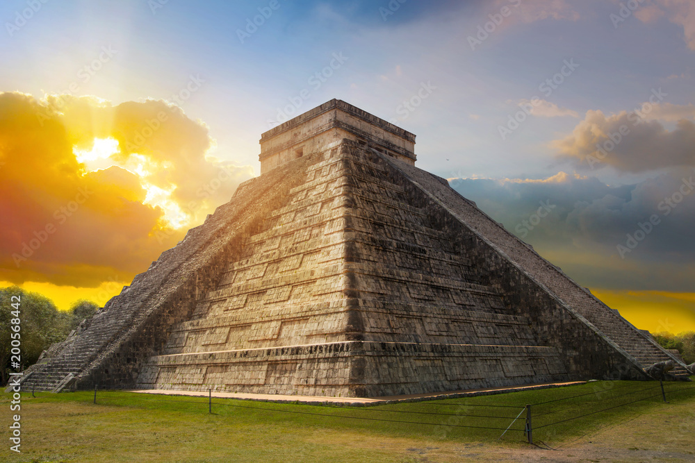 Mexico, Chichen Itzá, Yucatán. Mayan pyramid of Kukulcan El Castillo at sunset Mexico, Chichen Itzá, Yucatán. Mayan pyramid of Kukulcan El Castillo at sunset