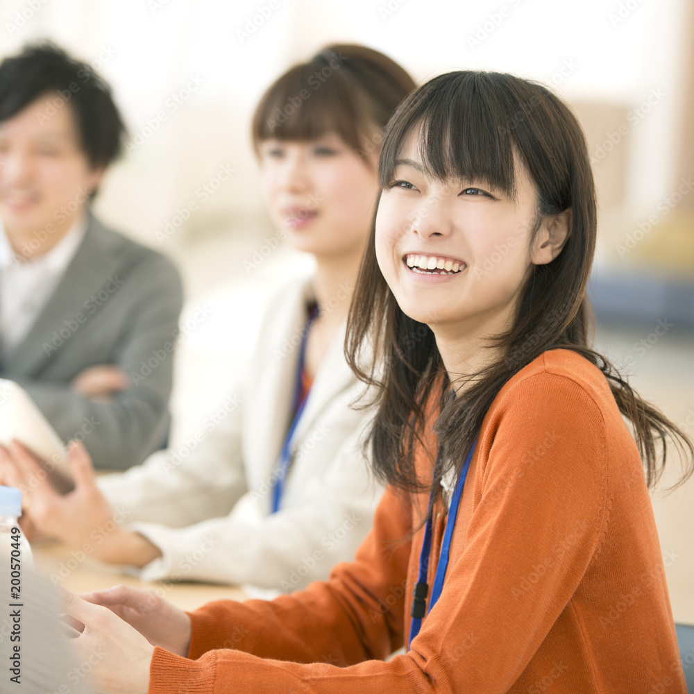 打合せをするビジネスウーマンとビジネスマン Stock Photo Adobe Stock