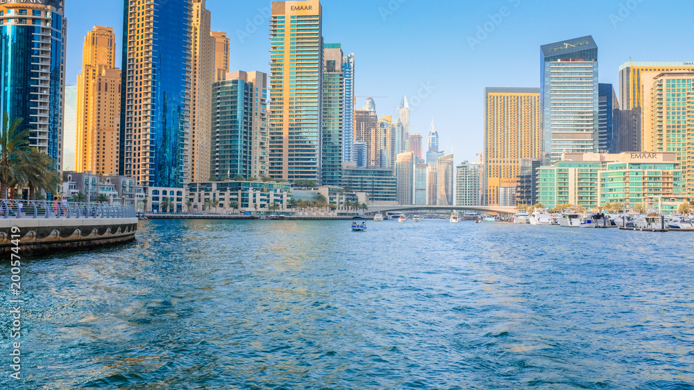 Fototapeta premium Dubai Marina Towers with water view