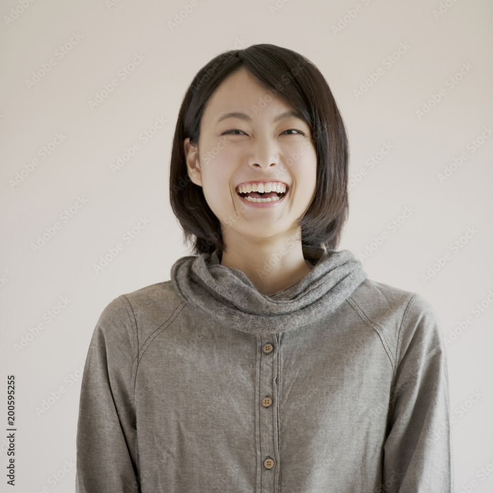 微笑む女性のポートレート 微笑む女性のポートレート