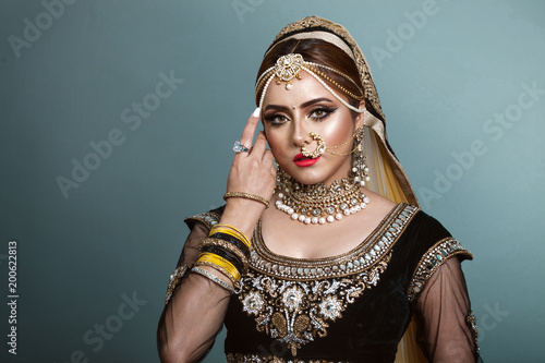 Canvas Print Portrait of beautiful indian girl