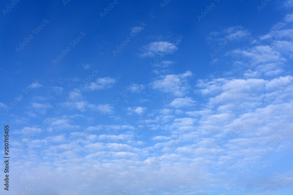 clouds Cirrus occupying the upper part of the frame and in the background a sky of deep blue color, poa, sp, brazil . clouds Cirrus occupying the upper part of the frame and in the background a sky of deep blue color, poa, sp, brazil .