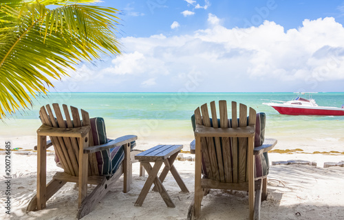 fauteuils de jardin sur plage de Grand Lanse  Praslin  Seychelles 