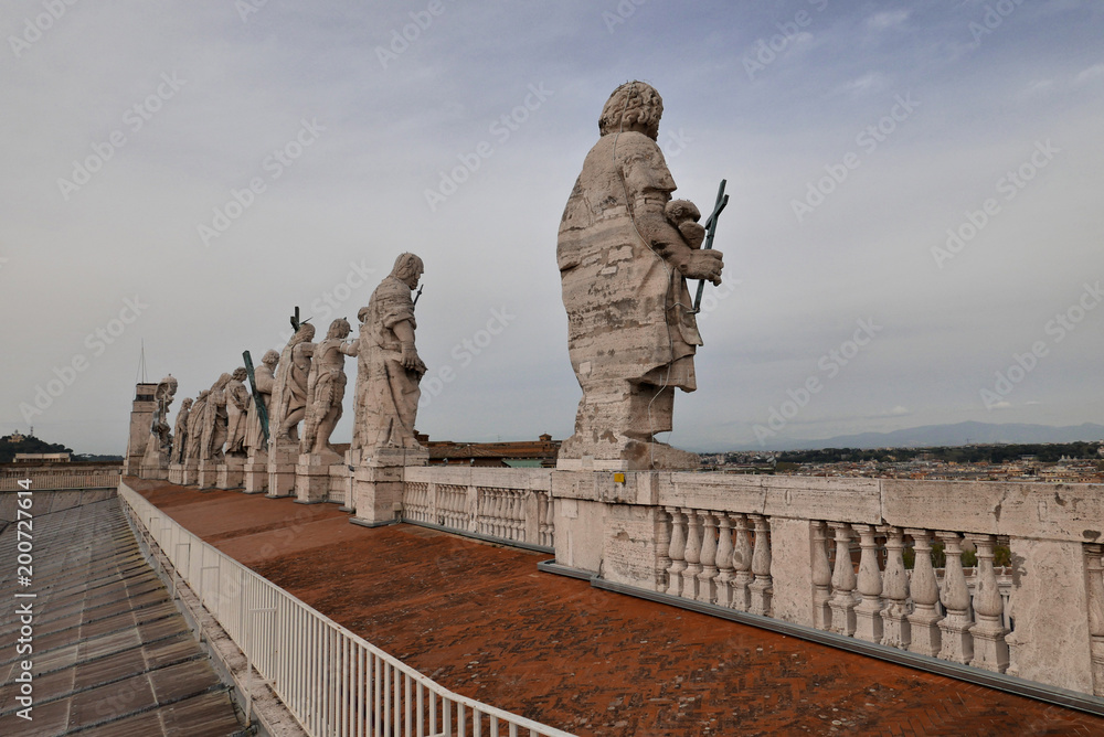Saint Peter Facade, saints and Jesus  Statues