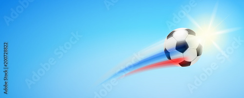 Fußball im Flug mit Rußland Trikolore mit Himmel Hintergrund und Licht
