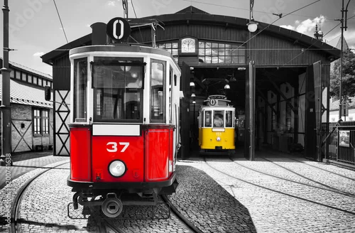 Fototapeta stary zabytkowy tramwaj w królewskim mieście Kraków w Polsce