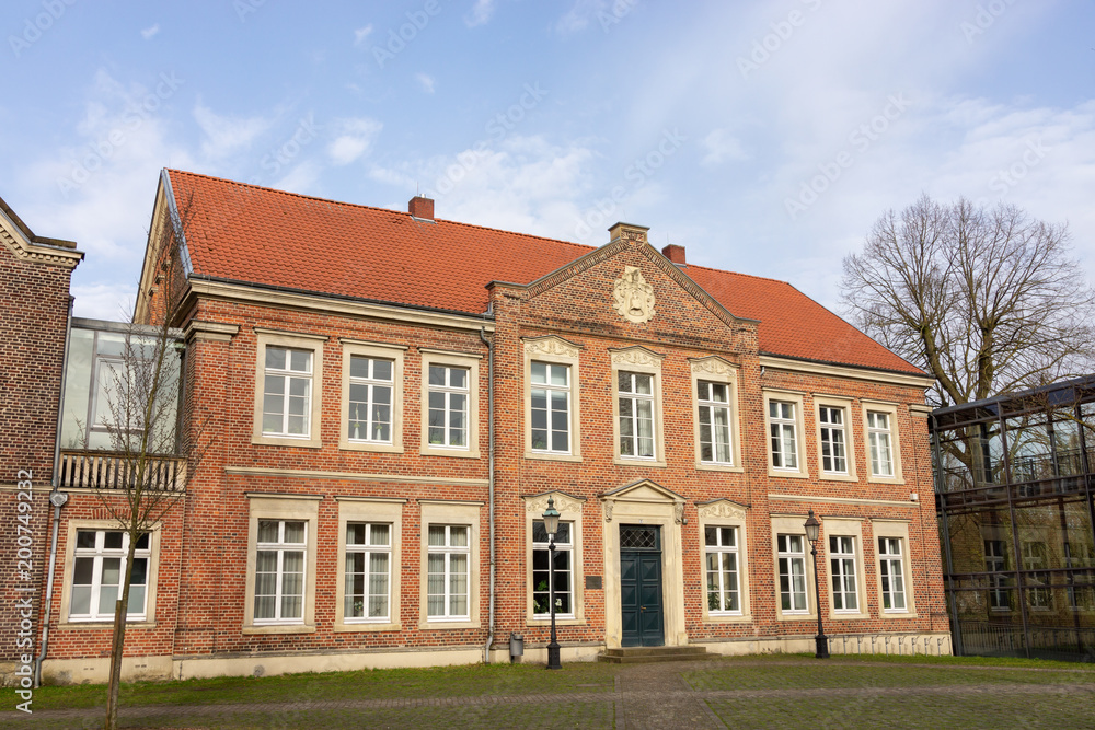 Fototapeta premium Rathaus und Stadtverwaltung in Lüdinghausen, Münsterland, Nordrhein-Westfalen
