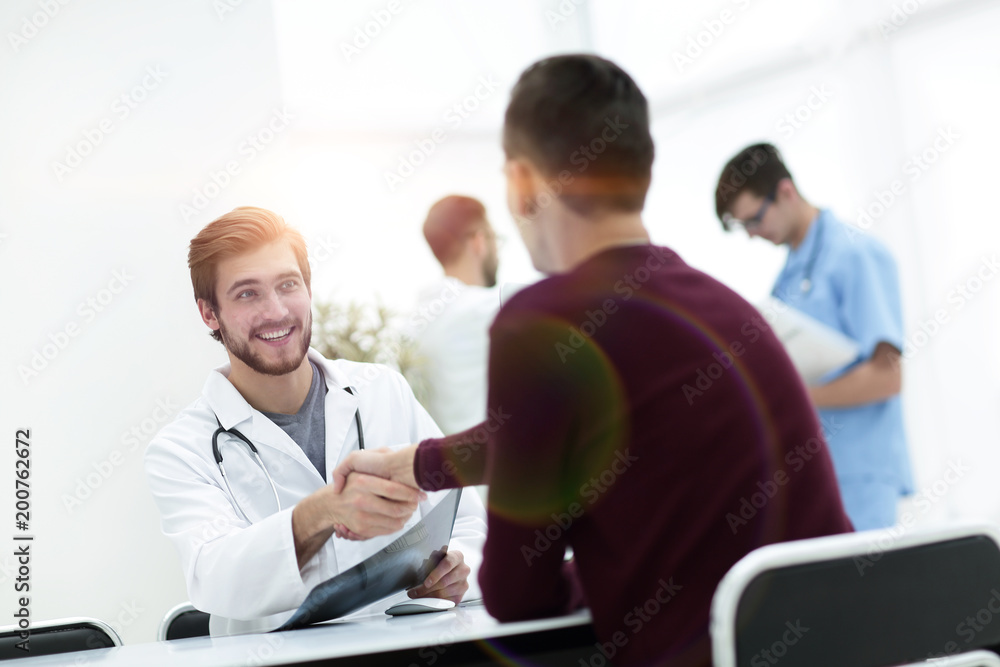 handshake between doctor and patient