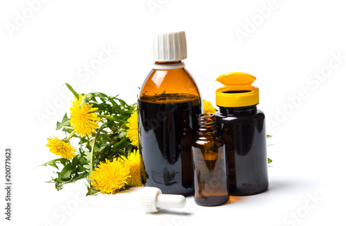 Fototapeta Naklejka Na Ścianę i Meble -  Dandelion flowers and essential oil isolated