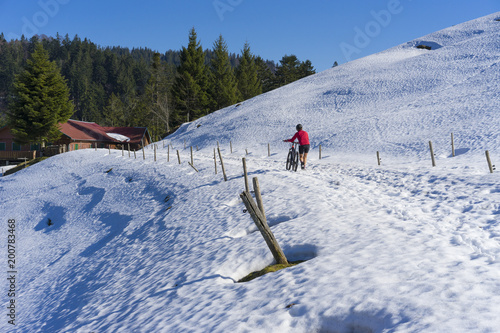 Mountainbike fahren im Früh...