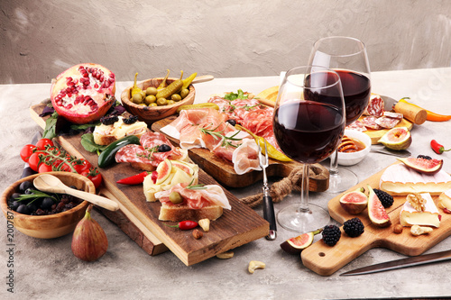 Bild auf Leinwand Italian antipasti wine snacks set