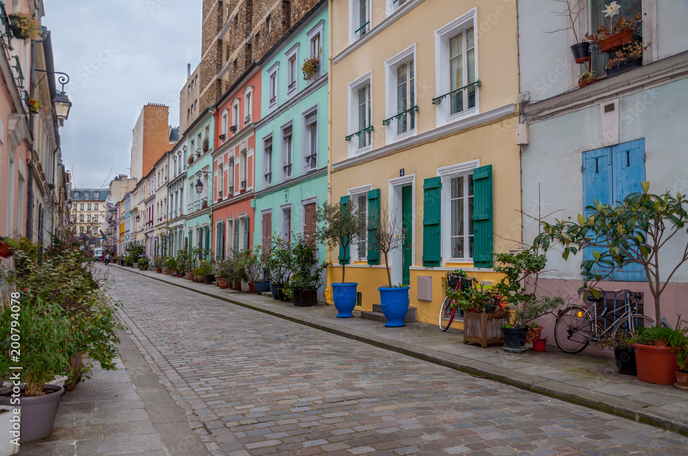 Rue pittoresque et colorée de Paris