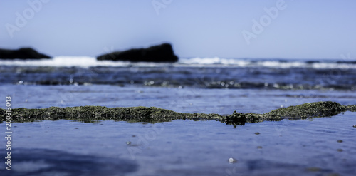 Linea de tierra en el mar