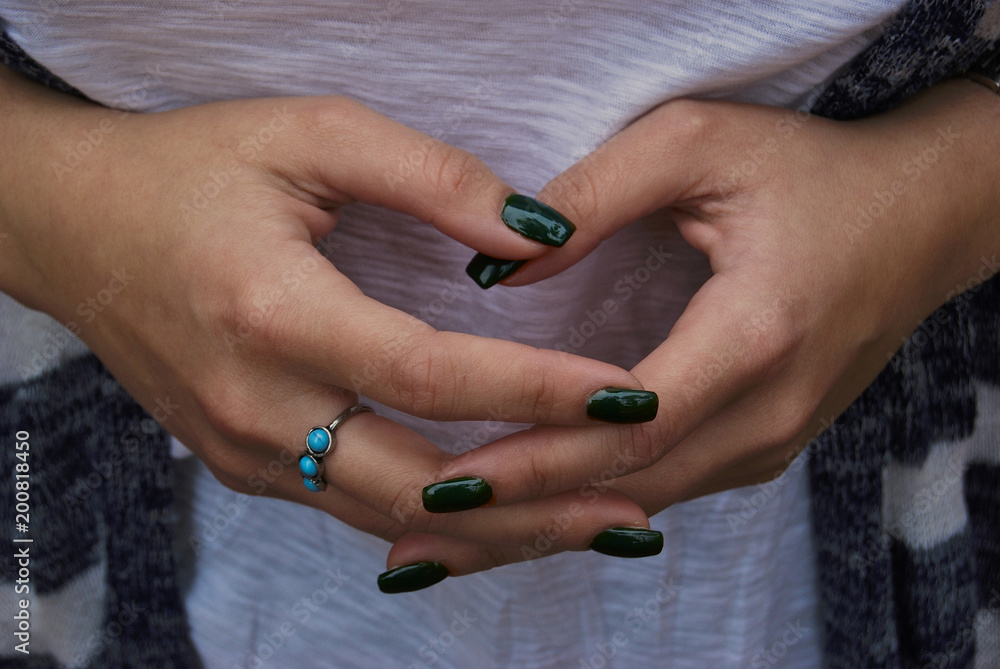 Fototapeta premium Girl with green nails