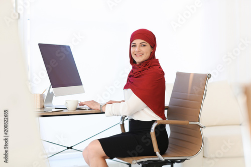 Muslim businesswoman in tra...