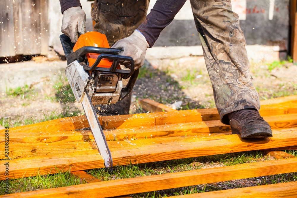 the builder saws the chainsaw the builder saws the chainsaw