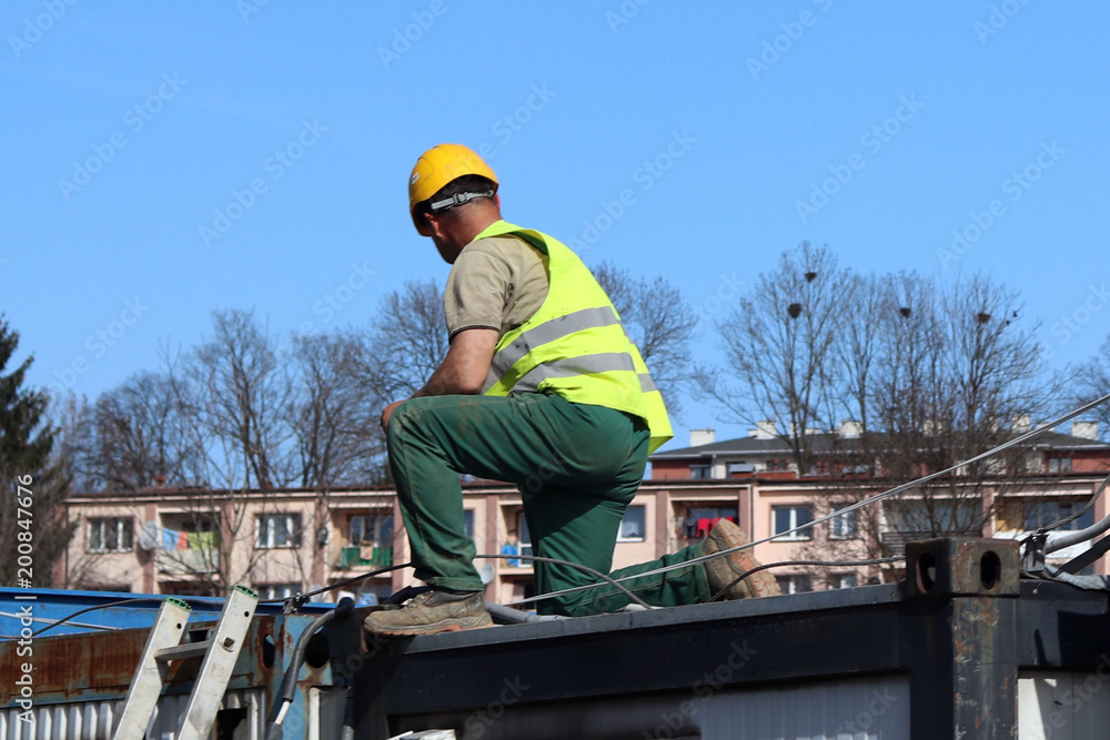 Overall Build Fotografia do Stock: Builder in overalls at the construction site ...
