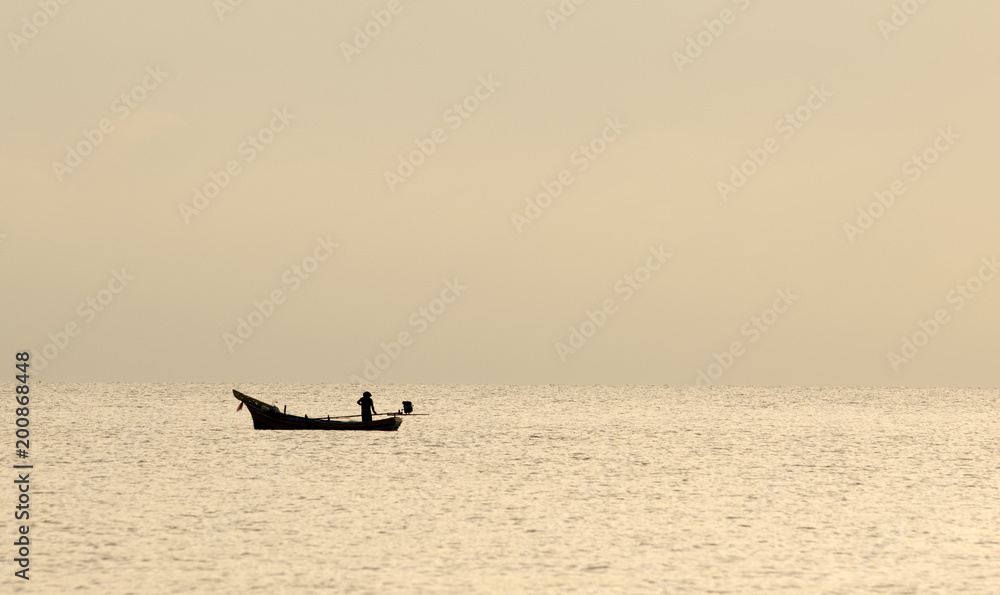 Naklejka premium Sunrise on the sea in the beautiful sky 