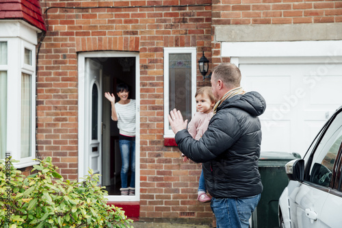 Tableau sur toile Waving Goodbye to Mum