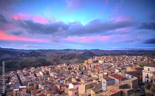 Fotografi View of Leonforte at sunset, Sicily. Italy