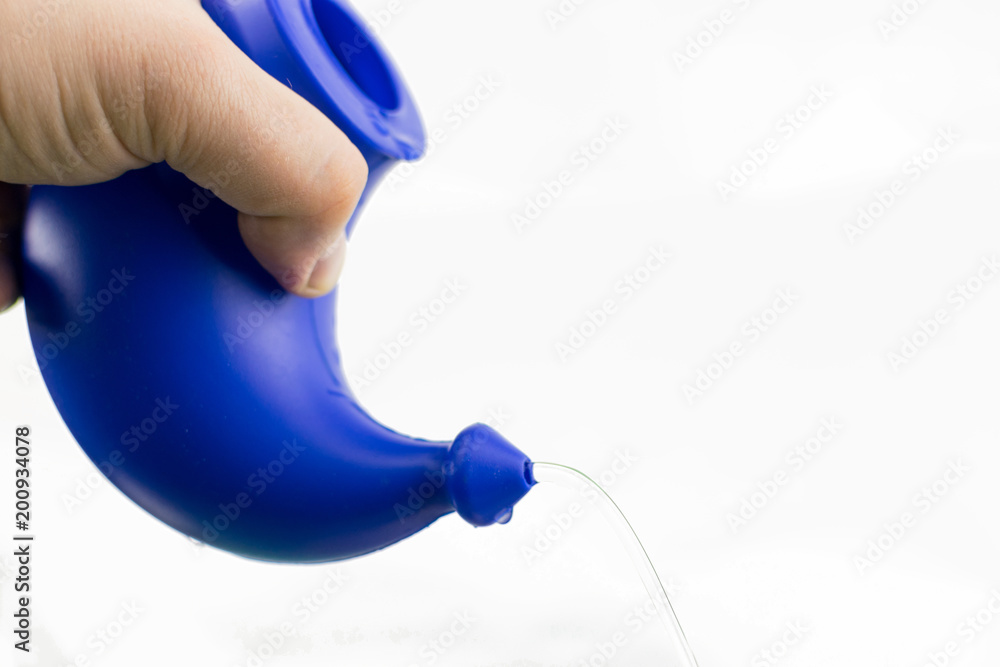 Use of a device for washing the nose. The hand holds the device with a