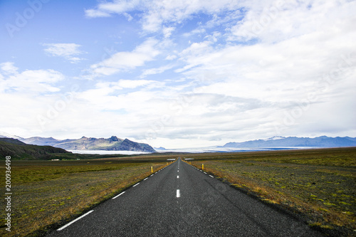 Endlose Straße in Island
