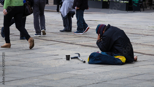 Canvas Print Homelss man on street in Norway