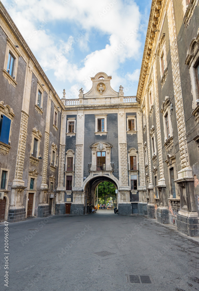 Gateway Porta Uzeda in Catania